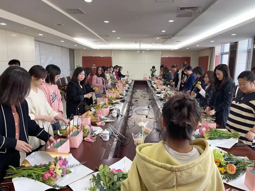 精品人妻无码一区二区三区在线_国产精品人妻一区二区高-精品人妻少妇嫩草AV无码专区-亚洲精品国产精品国自产观看メイリン モデルコレクション メイ,把极品白丝老师啪到腿软メイリン モデルコレクション メイ 美女图片 动漫 精品开展“三八”妇女节创意插花活动(图1)