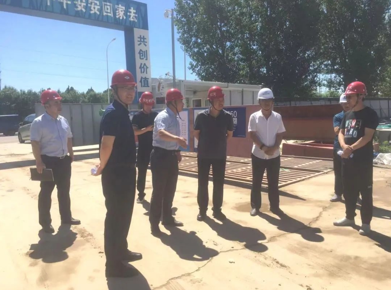 园区领导深入重点企业和项目现场开展调研服务(图4) 园区领导深入重点企业和项目现场开展调研服务(图4)