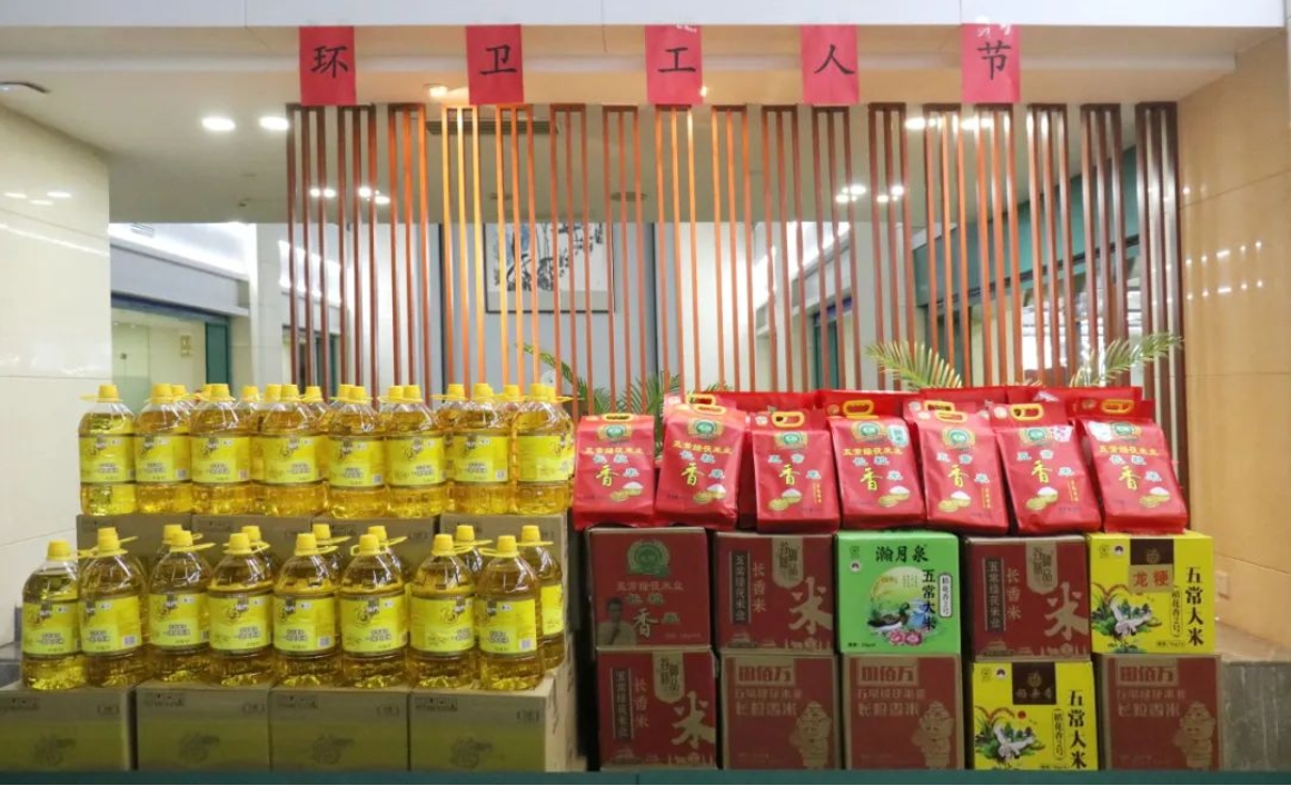 庆祝环卫节，致敬“城市美容师”！(图2)