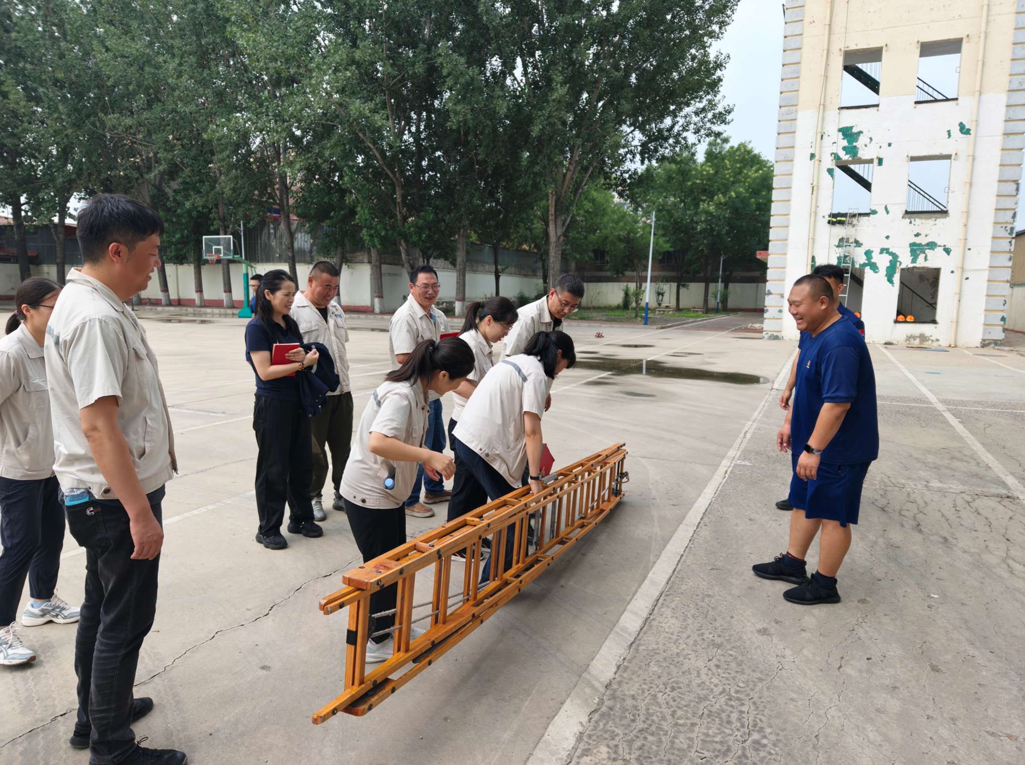 【党建领航促发展】“党建红”+“火焰蓝”，联建共筑安全线(图2)