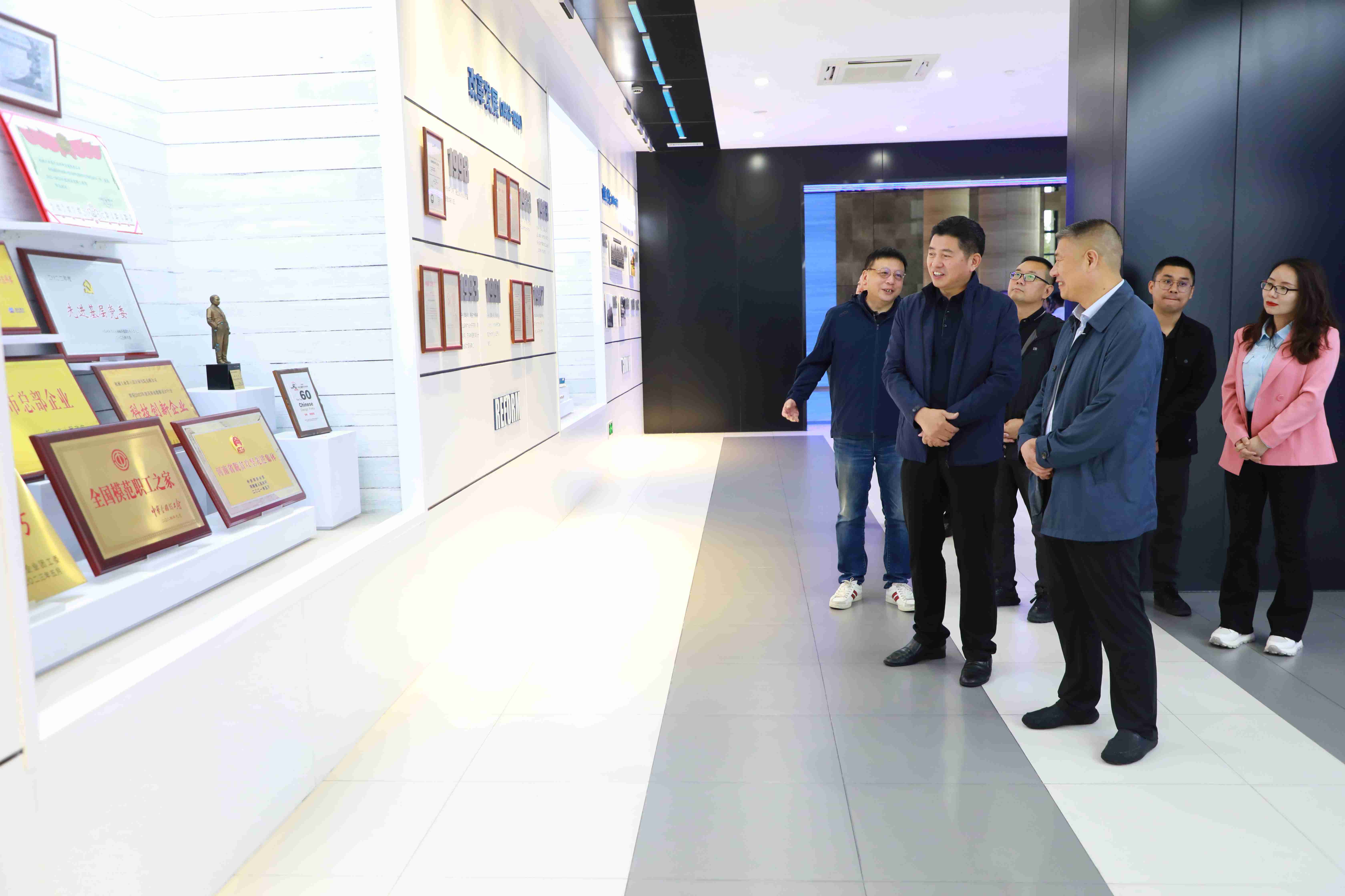 精品人妻无码一区二区三区在线_国产精品人妻一区二区高-精品人妻少妇嫩草AV无码专区-亚洲精品国产精品国自产观看メイリン モデルコレクション メイ,把极品白丝老师啪到腿软メイリン モデルコレクション メイ 美女图片 动漫 精品产业园与中机六院签署战略合作协议(图4)